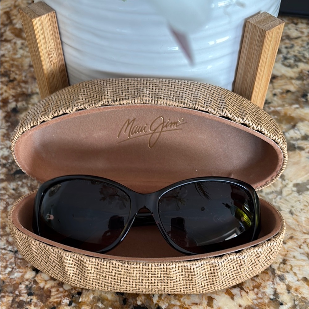 Maui Jim Black Sunglasses Classic Design